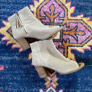 EUC TOMS Majorca Perforated Peep Toe Bootie Taupe Suede